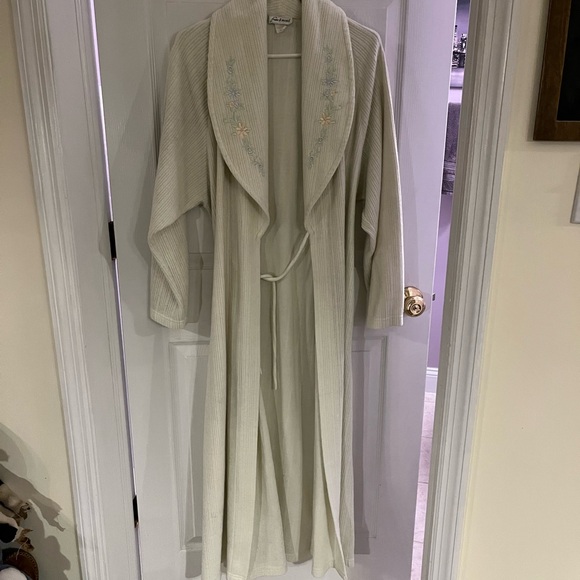 Embroidered Cream Robe - Picture 2 of 8